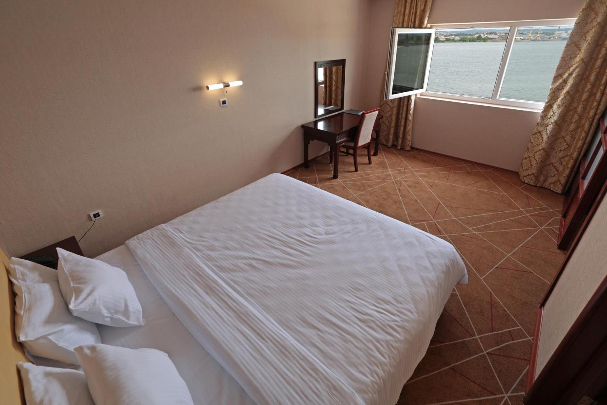 Hotel Aquastar Danube Κλάντοβο Εξωτερικό φωτογραφία